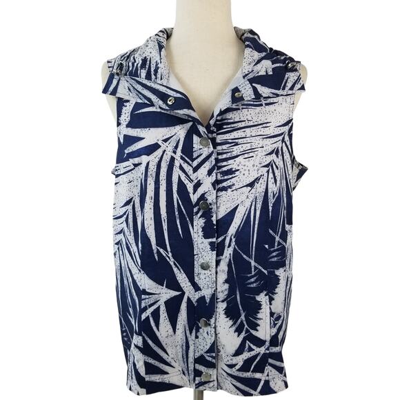 Chico's  Blue White Abstract Print Vest Snap Button Front Size 1 - Picture 1 of 4
